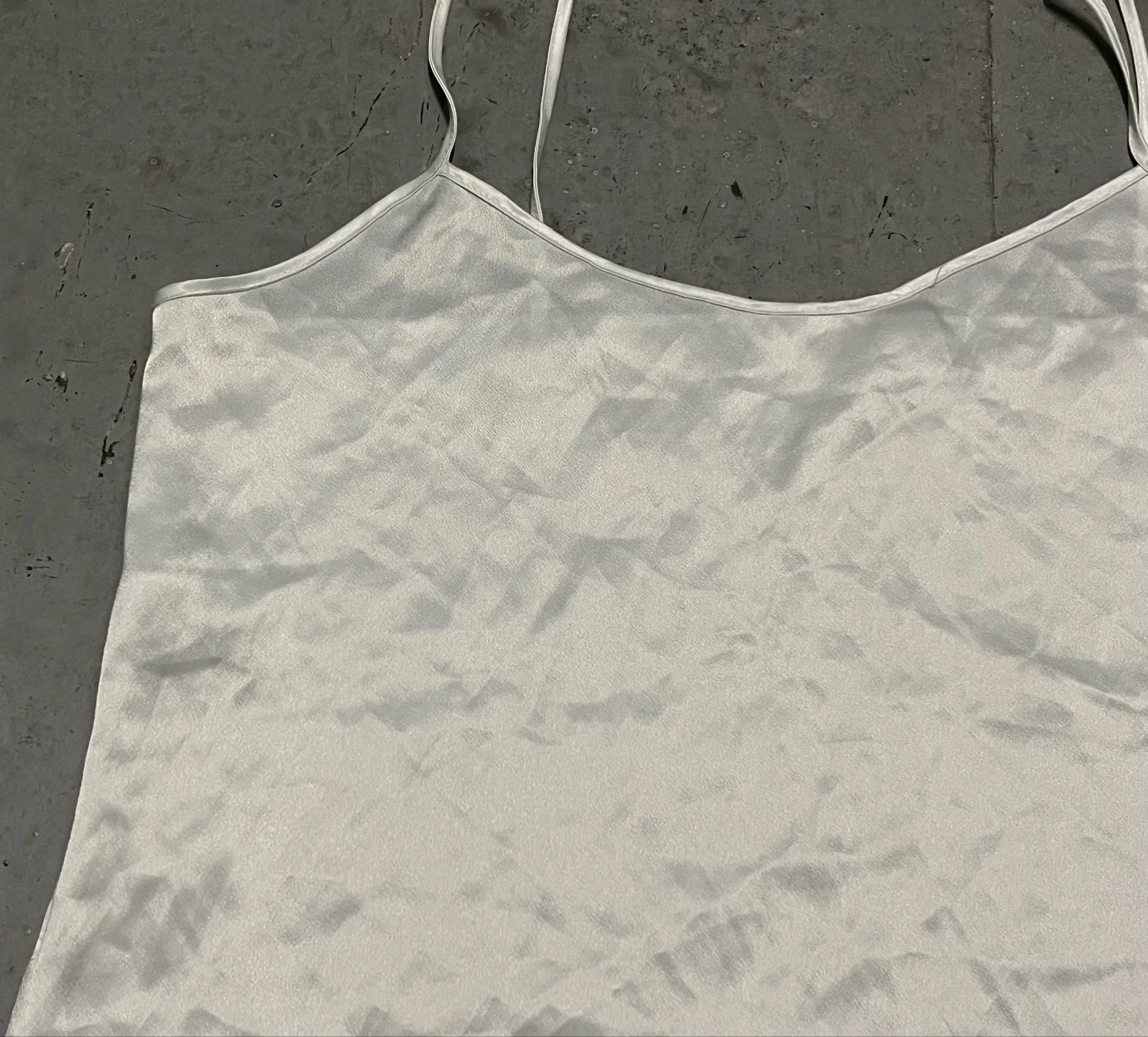 Top lencero satén blanco con tirantes  – photo 4